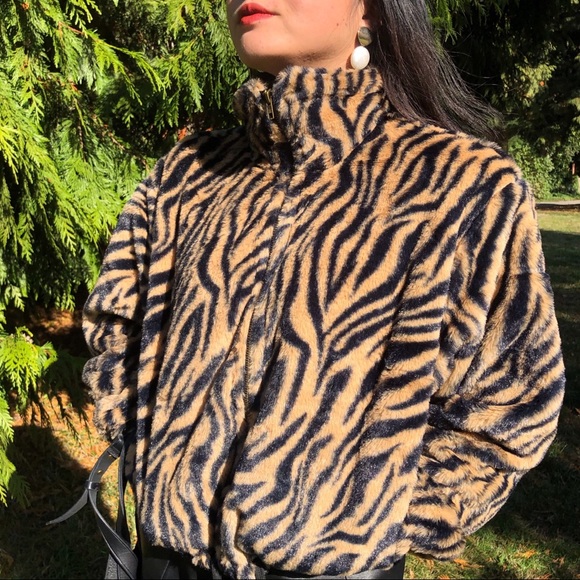 CLEARANCE（FAUX FUR TIGER PRINT JACKET） - Picture 5 of 6